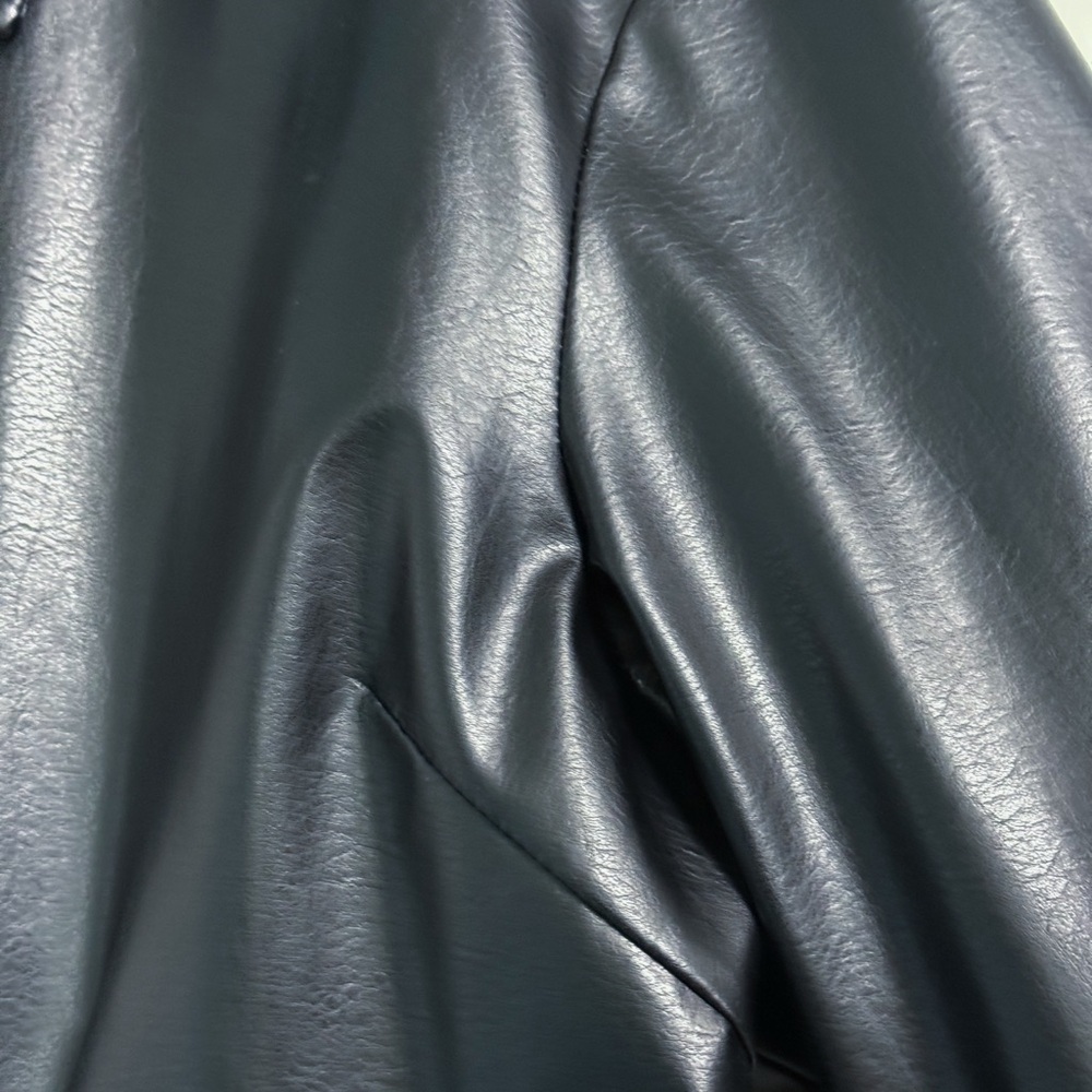 Fashion Bug Plus 22/24 Black Faux Leather Jacket | DIY Upcycle Project Ready - Picture 5 of 10